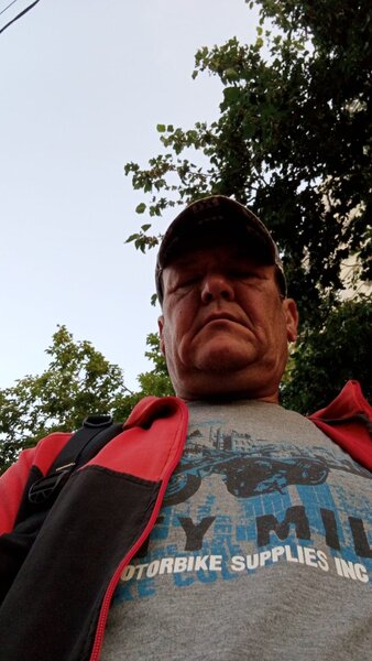 Sunt Adrian din Cernica, doresc o relatie serioasa si familie cu o fata